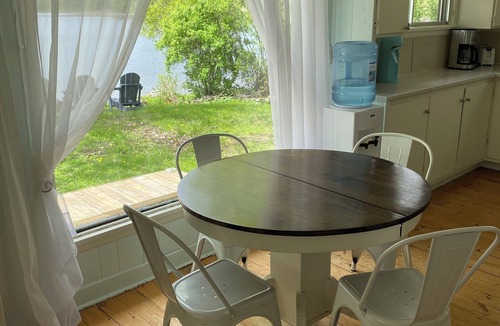 Waupoos Cottage | Waterfront Cozy Cottage heart of Waupoos Prince Edward County