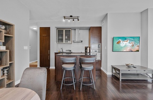 Central Waterfront Condo | Waterfront/Ent District - 2BDRM + Free Parking