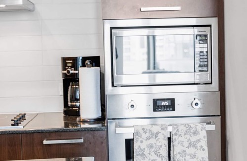 Central Waterfront Condo | Waterfront/Ent District - 2BDRM + Free Parking