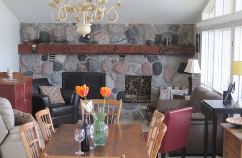 Picton Cottage | Waterfront Executive Retreat with a Hot Tub