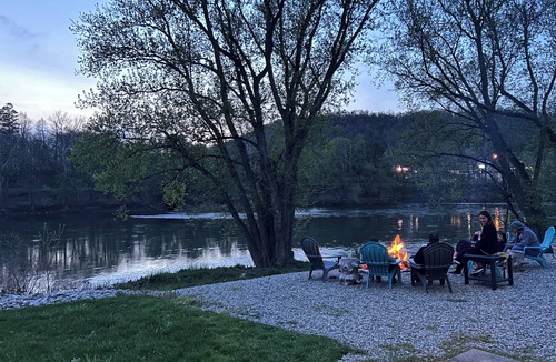 West Newton House | Waterfront, Historic Guest House. next to GAP Trail!