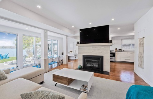 Barrie House | Waterfront home, city/sunset views & steps to beach, Sleeps 12 + new hot tub