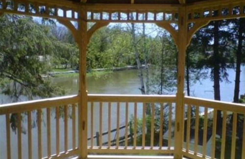 Wasaga Beach House | Waterfront in Wasaga Beach (on the Nottawasaga River) perfect for any season!