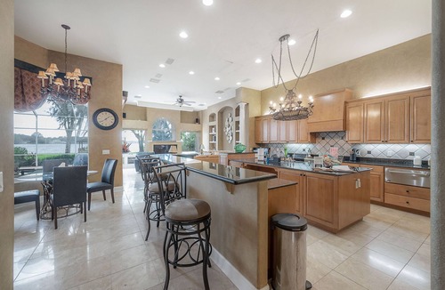 Lake Magdalene House | Waterfront Luxury Stay-Pool-Hot Tub-Kayaks & Sunset Views on Lake Magdelene