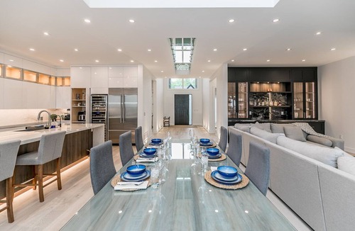 Innisfil House | Waterfront Luxury with Pool