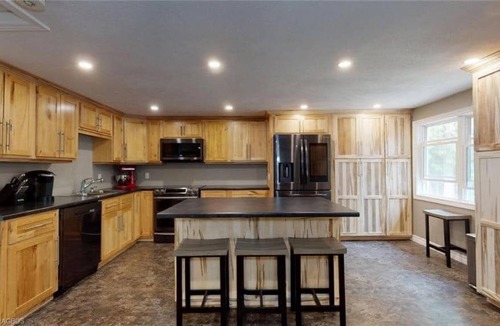 Brockton House | Waterfront Modern calming 3 bedroom Lake house - Pearl Lake