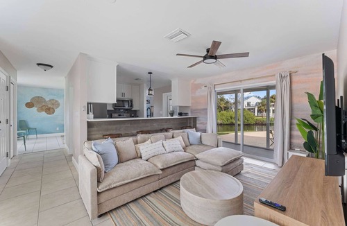 Bay Crest Park House | Waterfront Oasis Canal Views Boat Access Sleeps 10
