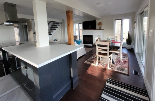 Bonfield Cottage | Waterfront, open concept cottage