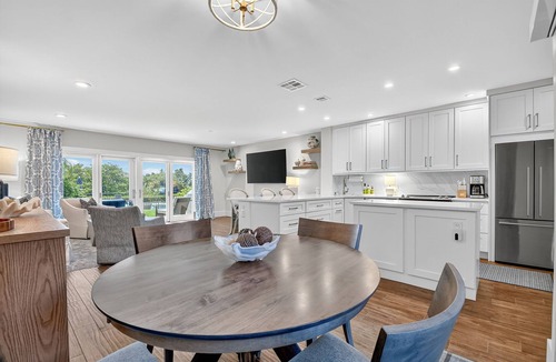 South Palm Beach Condo | Waterfront Palm Beach Escape: Piper
