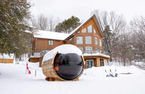Penetanguishene Cottage | Waterfront Paradise | Sauna Hot Tub Sleeps 20