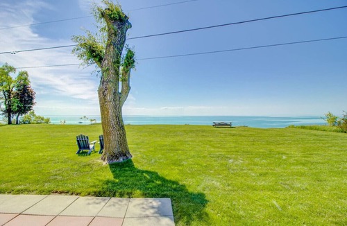 Dashwood Cottage | Waterfront/Private Beach w/Hot Tub by Grand Bend