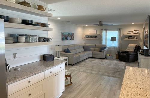 Southside Rural Community House | Waterfront retreat centrally located between Tampa, Sarasota and St. Petersburg.