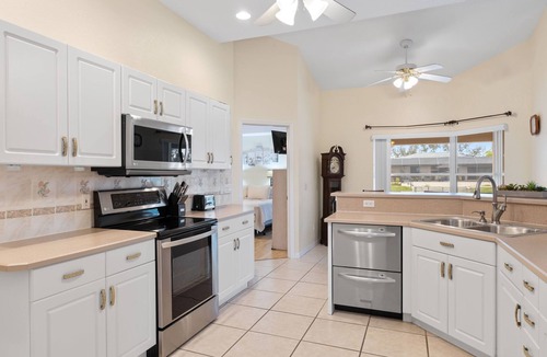 Fort Myers House | Waterfront Southern Exposure 3/2 Pool home on a Wide Fresh Water Canal!