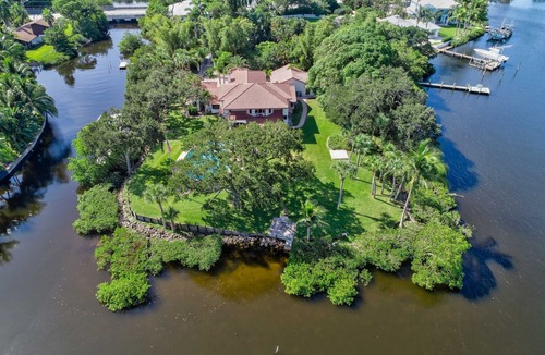 Jupiter House | Waterfront, spectacular peninsula property views all directions, dock, sleep 16