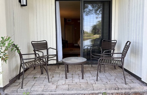Wesley Chapel Condo | Waterfront Studio w/2 Queen Beds, Patio & Smart TV – Cozy & Convenient for a Relaxing Getaway!