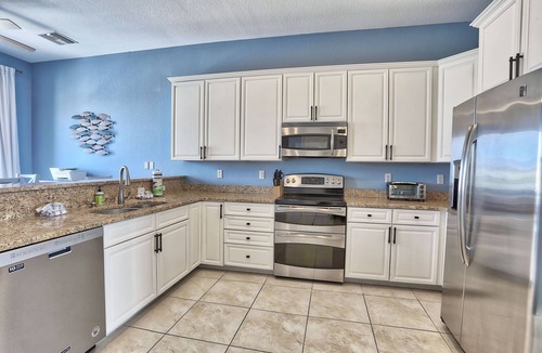 Redington Shores House | 🌊Waterfront Townhouse-Redington Retreat-Quick Walk to Beach