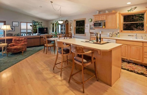 Sandpoint House | Waterfront w/dock! Family & Dog Friendly, AC