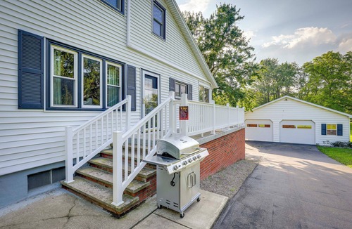 Watkins Glen Cottage | Watkins Glen Home w/Hot Tub ~ 3 Mi to Raceway!