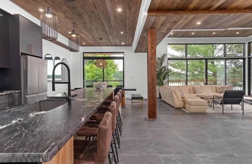 South River House | Welcome to 'Malibu in Muskoka' Luxury Cottage on Beautiful Forest Lake🌴🎣 🏖️