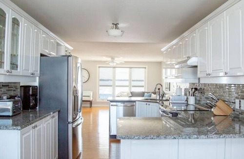 Innisfil House | Welcome to The Lake Loft, your home away from home