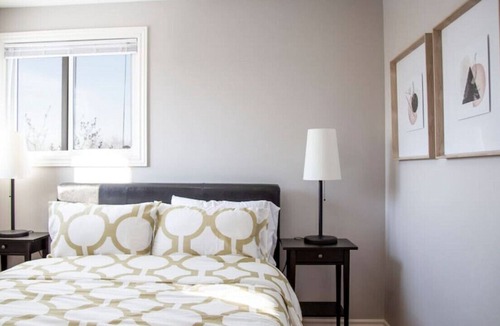 Innisfil House | Welcome to The Lake Loft, your home away from home