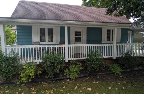 Neustadt House | Welcome to the Neustadt Nest with 2-bedrooms, AC, WiFi & Laundry!