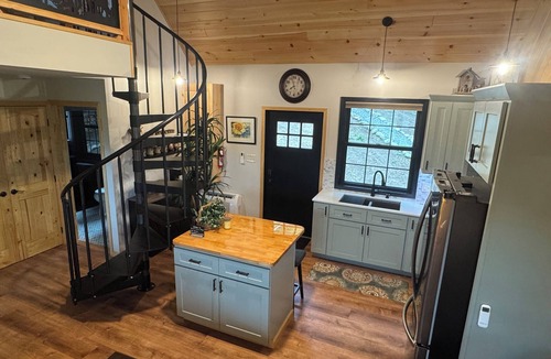 LaFayette Cottage | Welcome to “The Old Orchard Cottage”. A cozy 2-bedroom cabin in LaFayette, NY.
