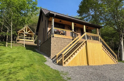 LaFayette Cottage | Welcome to “The Old Orchard Cottage”. A cozy 2-bedroom cabin in LaFayette, NY.