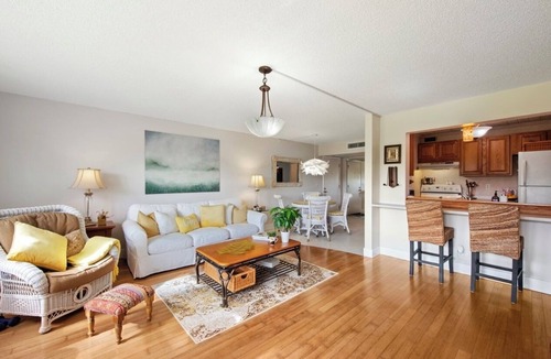 Central Naples Apartment | Welcome to your tranquil retreat in Naples!