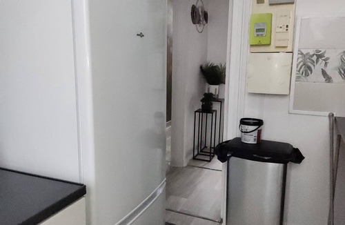 La Courneuve Apartment | Welcoming 2-bedroom apartment with WiFi in La Courneuve