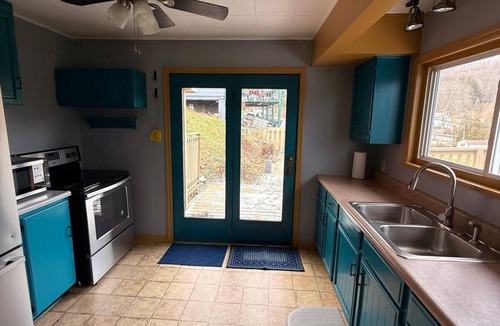 Altoona House | Welcoming to Cozy Altoona a 2-bedroom house with AC in charming Altoona