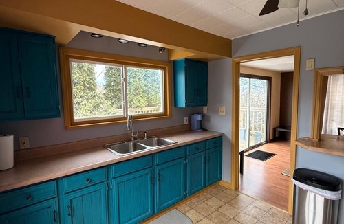 Altoona House | Welcoming to Cozy Altoona a 2-bedroom house with AC in charming Altoona
