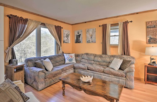 Wellsboro Cabin | Wellsboro Single-Story Cabin w/ Screened Patio!