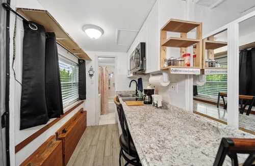 West Palm Beach House | West Palm Beach Paradise Getaway minutes to beach and downtown