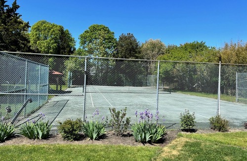 Westhampton House | Westhampton renovated, 1.25 acre home w/clay tennis court and heated pool