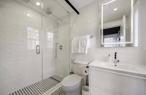 New Toronto Hotel | Westlake Hotel - The Beach