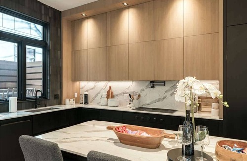 Center City West House | Where Rock & Roll Royalty Crash - Hot Tub & More