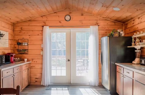 Halifax Cabin | White Squirrel Farm | Cozy Cabin-Nature-Wildlife