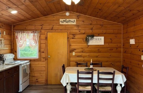 Halifax Cabin | White Squirrel Farm | Cozy Cabin-Nature-Wildlife