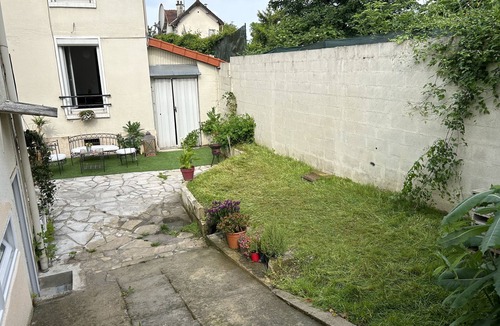 Joinville-le-Pont House | Whole house with garden
