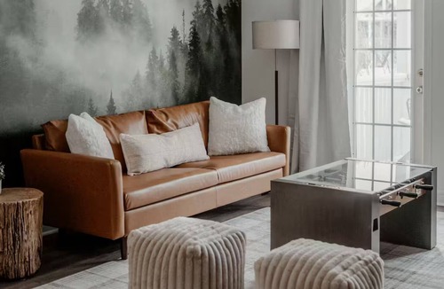 Oro-Medonte Condo | Wildwood Hot Tub + Indoor/Outdoor Pool + Sauna + Game Room
