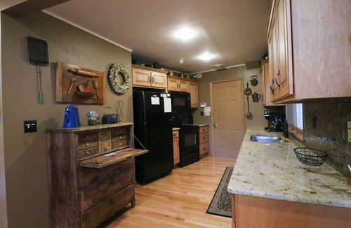 Huntingdon House | Wildwood Lodge -5 min. to Raystown Lake & Allegrippis Trails