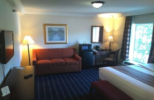 West Orange Hotel | Wilshire Grand Hotel. Quiet Studio for Easy Escape