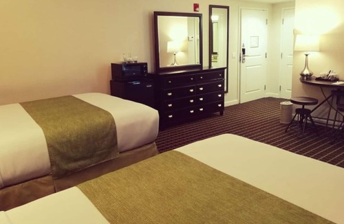 West Orange Hotel | Wilshire Grand Hotel Lively Retreat w Garden View