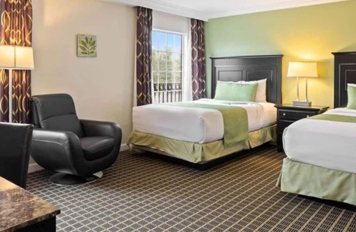 West Orange Hotel | Wilshire Grand Hotel Cozy Studio with Garden View