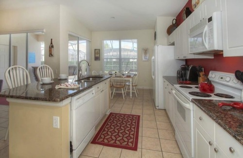 Windsor Palms House | WINDSOR PALMS - IMMACULATE 4/3 POOL HOME NEAR CLUBHOUSE
