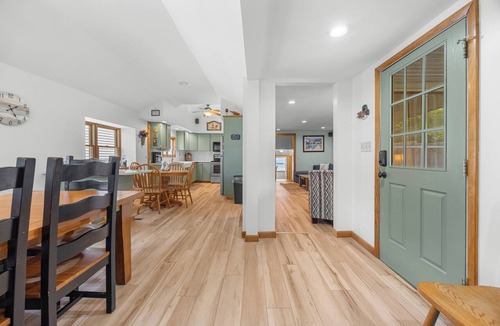 Town of Torrey Cottage | Winey Duck Cottage:" Pet Friendly Contemporary w/Hot Tub on Seneca Wine Trail