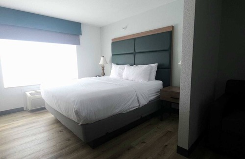 Austintown Hotel | Wingate Suites by Wyndham Youngstown - Austintown