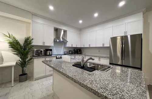 Wasaga Beach House | Winter Getaway in Wasaga Beach, Four Season Fun and Ski nearby Blue Mountain