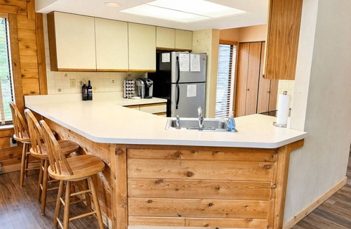 Jefferson Township House | Winter Retreat | Hot Tub & Fireplace